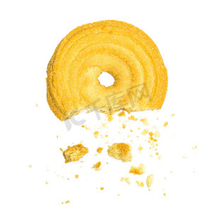 白色背景上被咬的黄油饼干