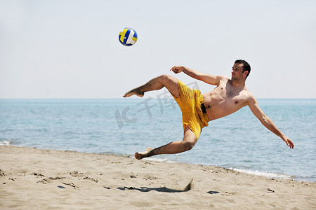 水排球摄影照片_男子沙滩排球运动员