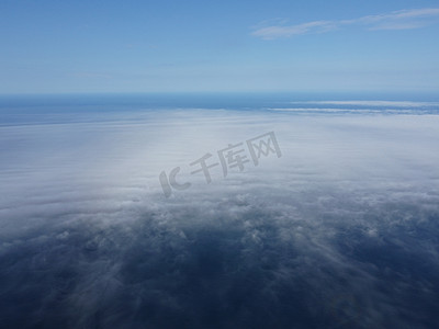 抽象空中自然夏季海洋日落海和天空背景。