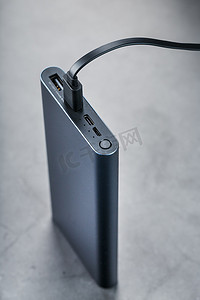 usb调试摄影照片_便携式外置电池移动电源蓝色带 USB 线