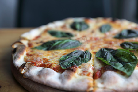 玛格丽特披萨 , 意大利披萨配西红柿、罗勒和马苏酱