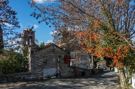 摄尔修斯摄影照片_圣阿萨纳修斯教堂位于安佩拉基亚古老的历史村庄，