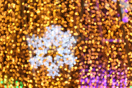散景背景金黄色色彩缤纷的圣诞快乐，新年快乐散景照明在夜间背景上闪耀，散景闪光，金色豪华背景纹理，闪闪发光的壁纸