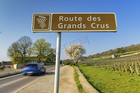奥特曼相信光摄影照片_法国勃艮第博纳附近的葡萄酒之路（Route des Grands Crus）
