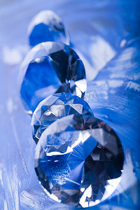 宝石宝石摄影照片_钻石-宝石，明亮的彩色色调概念