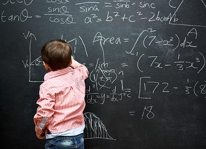 儿童数学摄影照片_掌握数学。