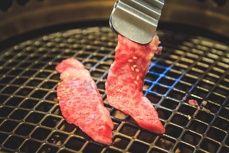 日本料理水彩摄影照片_烧烤用牛肉片、日本料理、烤肉