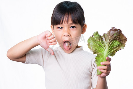 小孩儿运动摄影照片_孩子不喜欢吃蔬菜。