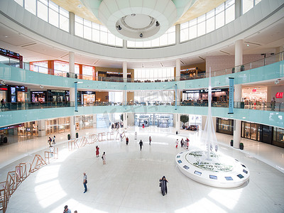 迪拜购物中心摄影照片_阿联酋迪拜 — 2018年5月15日：迪拜购物中心是世界上最大的购物中心之一。