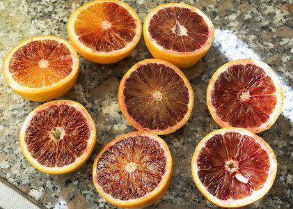 新鲜的橙子用来制作鲜榨橙汁