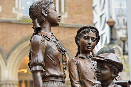 儿童难民雕像