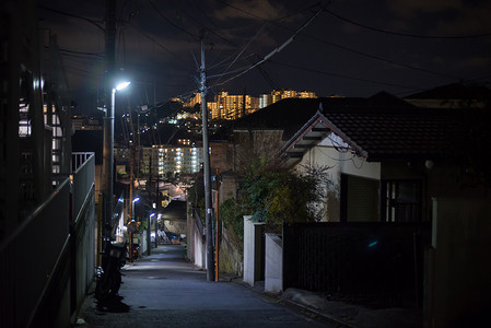 左右摄影照片_日本横滨中午左右的夜街