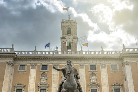 奥雷人体摄影照片_马可·奥雷利奥 (Marcus Aurelius) 青铜骑马雕像