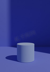简单、最小的 3D 渲染蓝色背景，用于带有一个支架或圆柱台的产品展示。