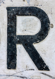 遇险状态排版中的书面文字发现字母 R