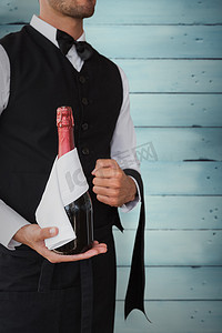 高级木板摄影照片_服务员拿着大瓶香槟的复合图像