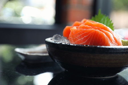 冰三文鱼生鱼片日本料理
