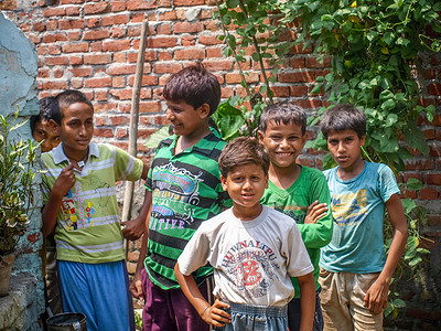 印度北方邦阿姆罗哈 — 2011 年：印度大满贯儿童微笑