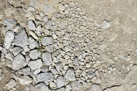 对角构图摄影照片_构图相对角的灰色石头和干沙