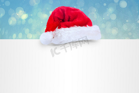 海报上圣诞老人帽子的复合图像