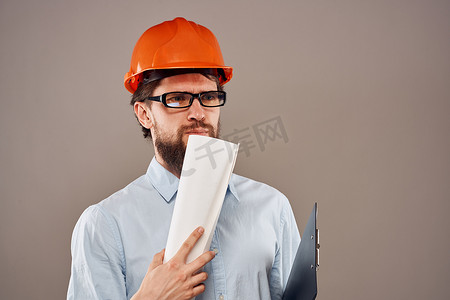 建筑制服橙色头盔图纸文件工作服务的人