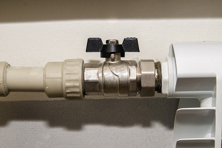 管道与暖气片之间的水阀。