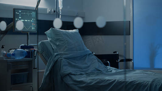 诊所设计摄影照片_专为紧急情况设计的医院病房空床