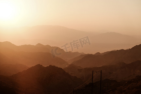 伊朗层层山脉的日落。