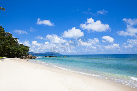 普吉岛安达曼海的热带海滩风景，