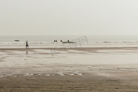 马哈拉施特拉邦甘帕蒂普勒海滩的全景。 