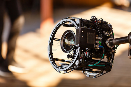 用于拍摄电影或视频博客的 Vlogger 设备无人机斯坦尼康相机稳定器。
