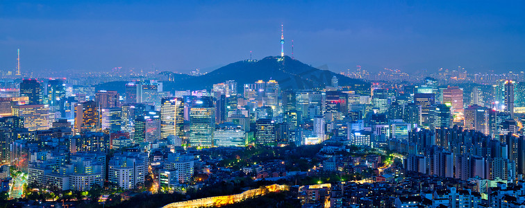 夜晚的首尔天际线，韩国。