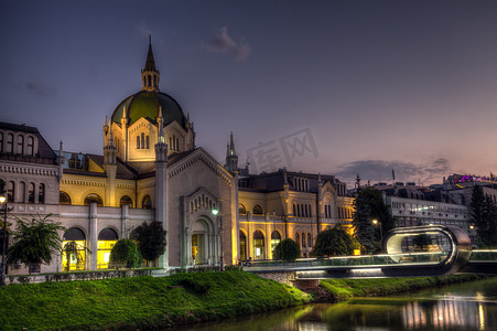 美术学院，萨拉热窝，波斯尼亚和黑塞哥维那在夜间