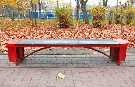 秋天公园的长凳
