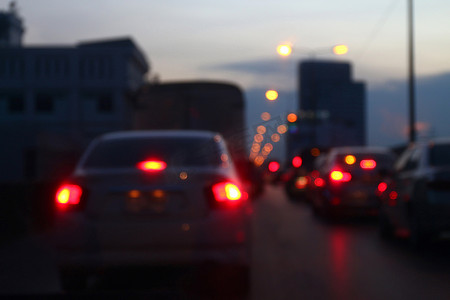 模糊的图片在城市夜晚的晚上交通堵塞背景