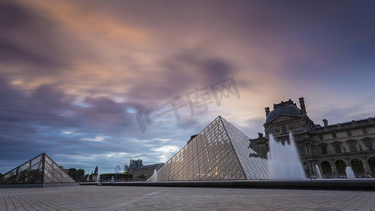 巴黎卢浮宫博物馆的景色
