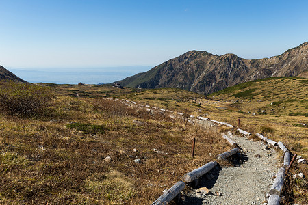 日本阿尔卑斯山摄影照片_日本立山的远足路线