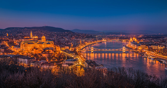 匈牙利布达佩斯的城市景观在晚上