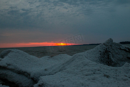 斯坦利港摄影照片_斯坦利港海滩在冬天的日落。
