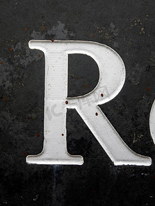 先烈文字摄影照片_遇险状态排版中的书面文字发现字母 R