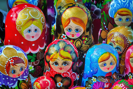 俄罗斯传统的儿童玩具——嵌套娃娃。