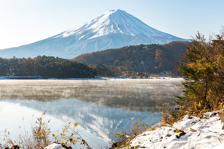 雪富士河口湖深秋