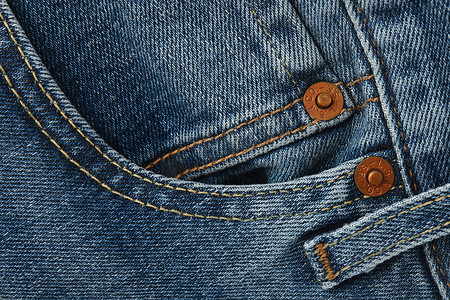 新款 LEVIS 501 牛仔裤细节特写。