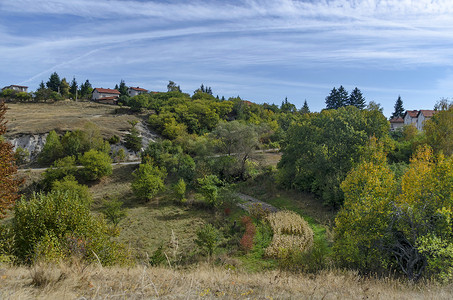 普拉纳村庄的秋季全景