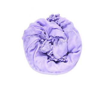 白色背景中突显出精致、柔软、皱褶的紫色圆形织物