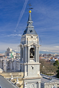 穆德摄影照片_圣玛丽亚拉皇家德拉阿尔穆德纳大教堂钟楼