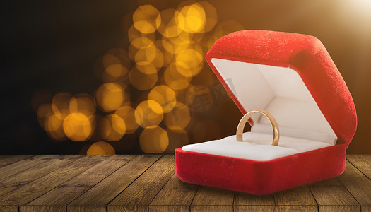 结婚戒指图标摄影照片_金戒指，红色盒子里的结婚戒指。