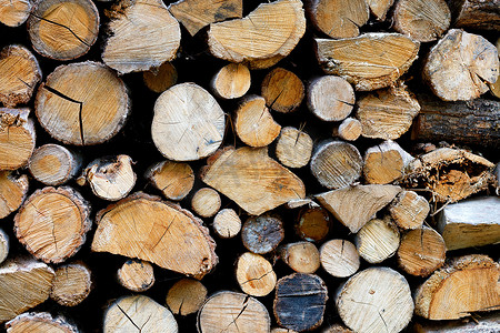一堆切碎的木柴的质地，特写。
