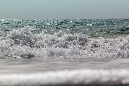 沙滩上柔软的海浪