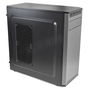 简单最便宜的黑色 miditower 电脑机箱隔离在白色背景